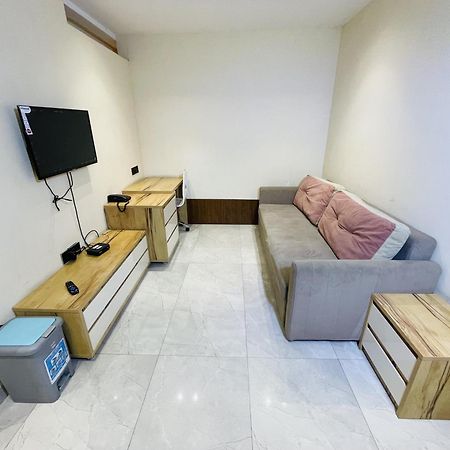 Stayez Studio Apartments Индаур Экстерьер фото