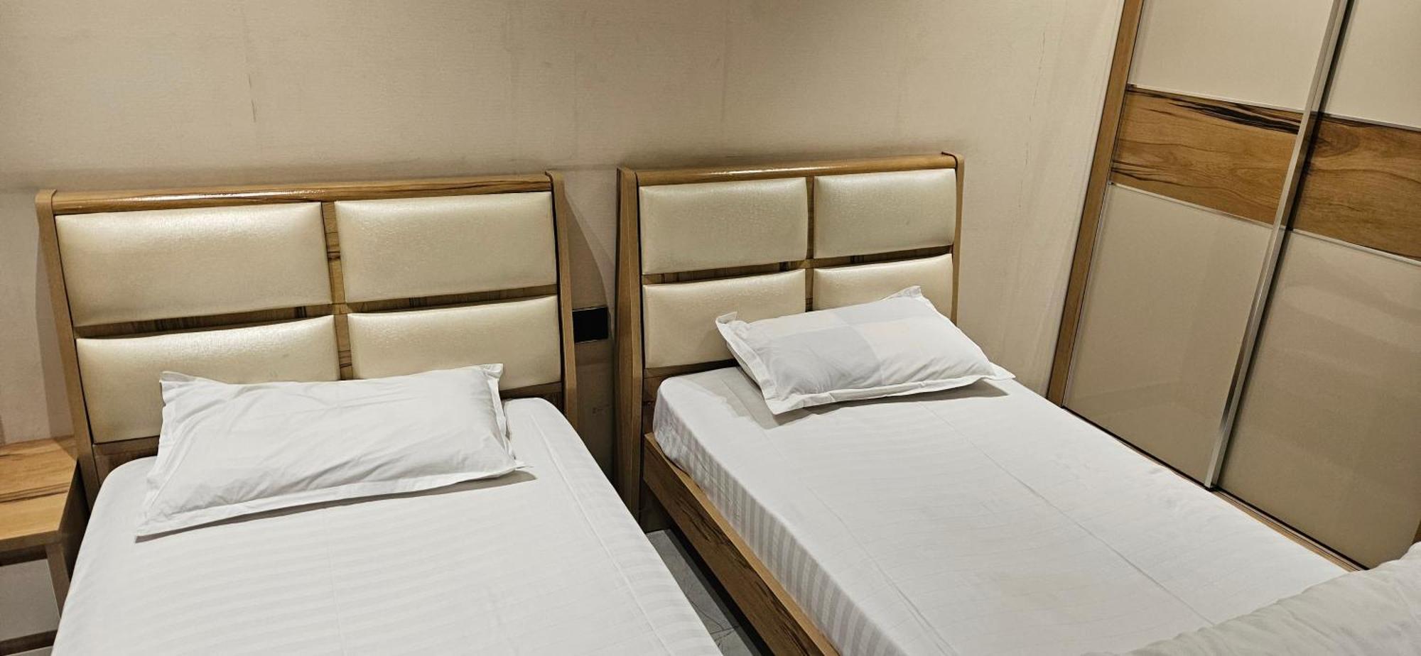 Stayez Studio Apartments Индаур Экстерьер фото