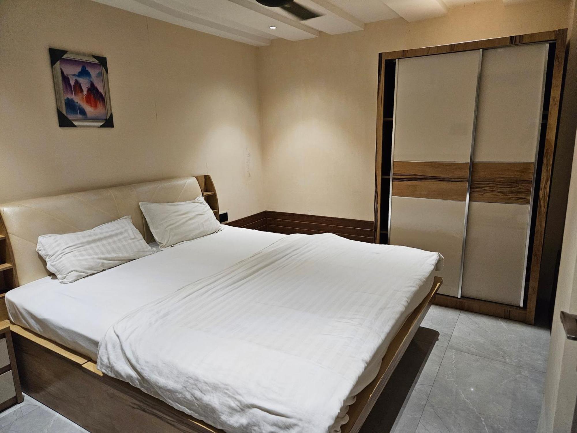 Stayez Studio Apartments Индаур Экстерьер фото