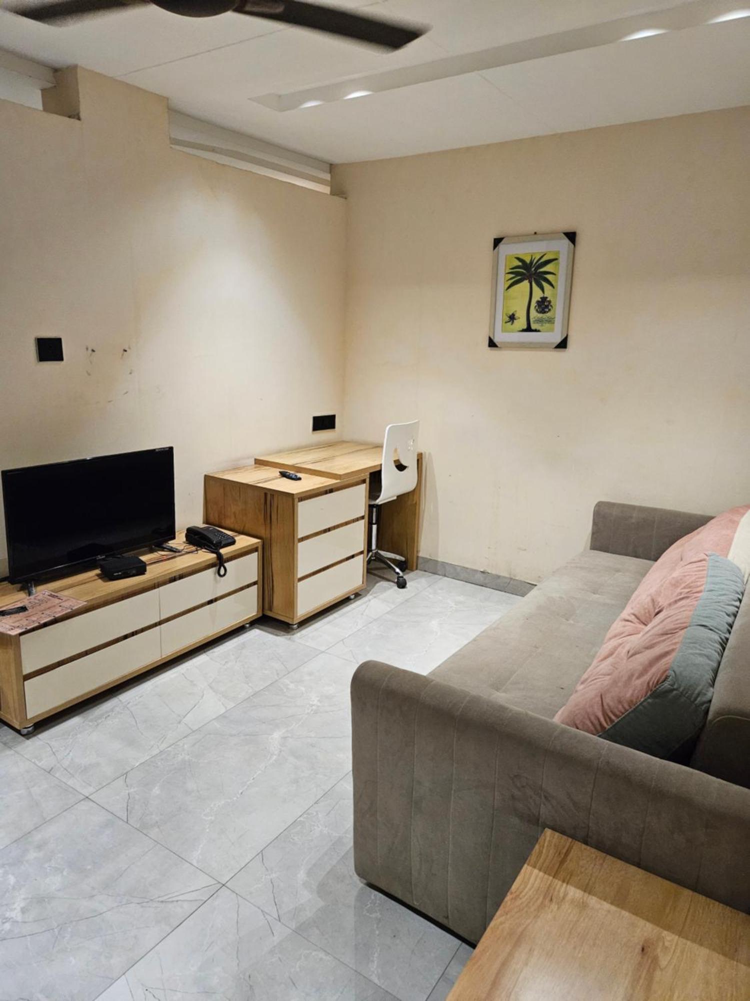 Stayez Studio Apartments Индаур Экстерьер фото