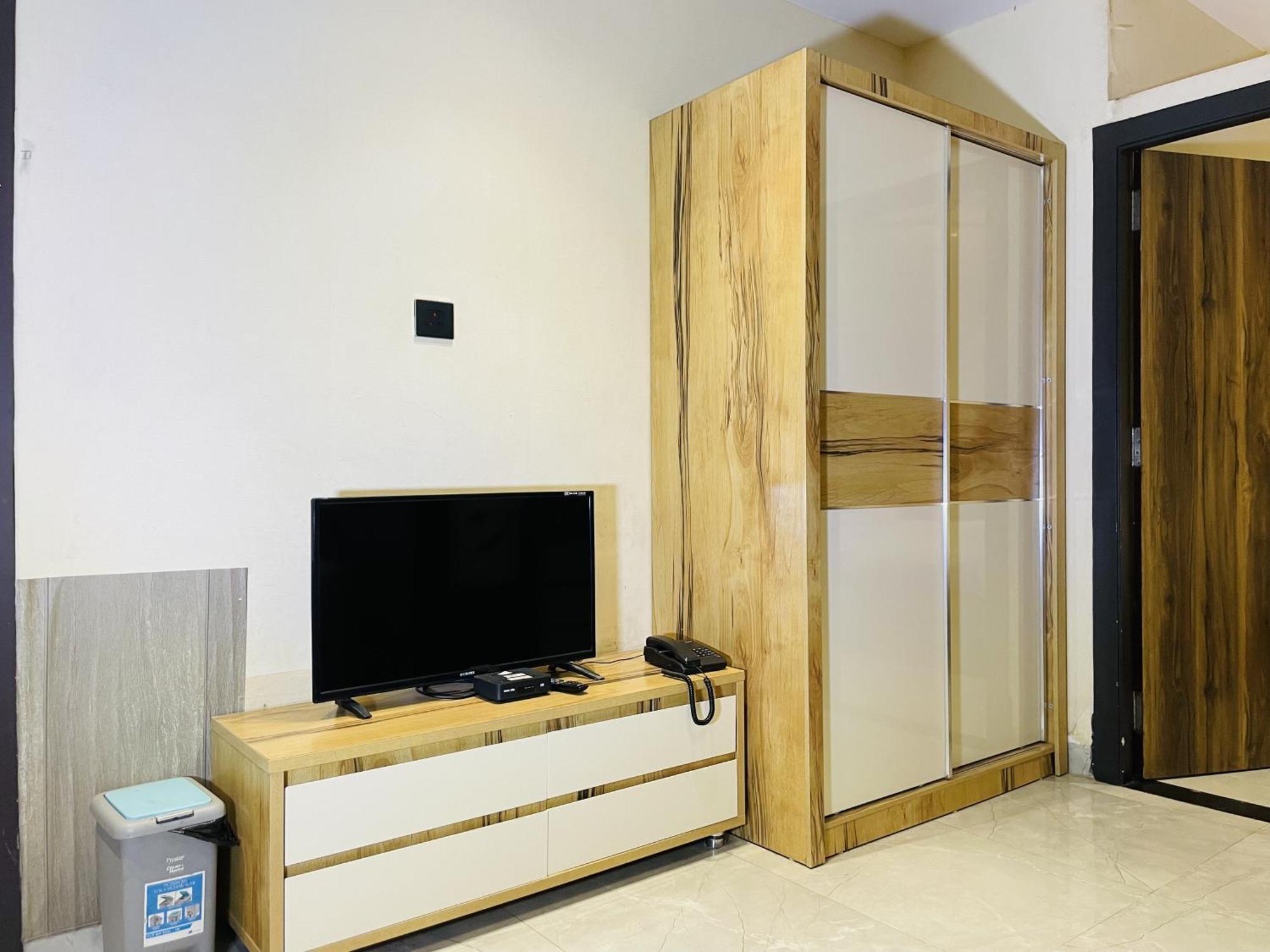 Stayez Studio Apartments Индаур Экстерьер фото