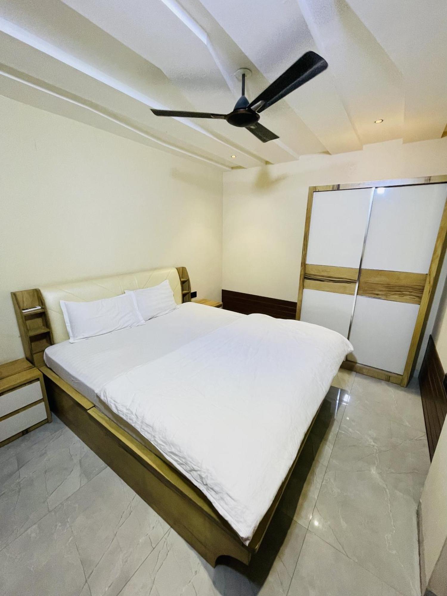 Stayez Studio Apartments Индаур Экстерьер фото