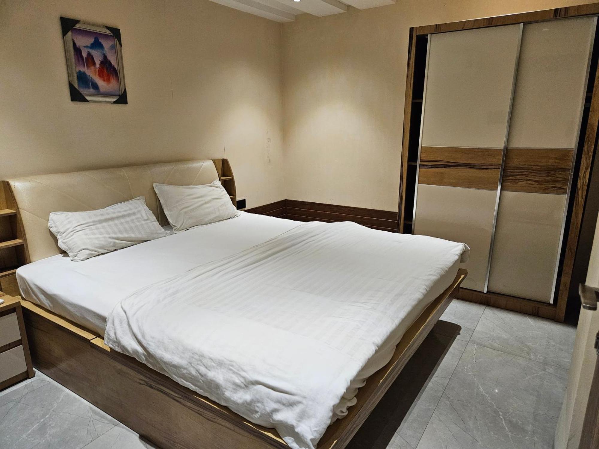 Stayez Studio Apartments Индаур Экстерьер фото